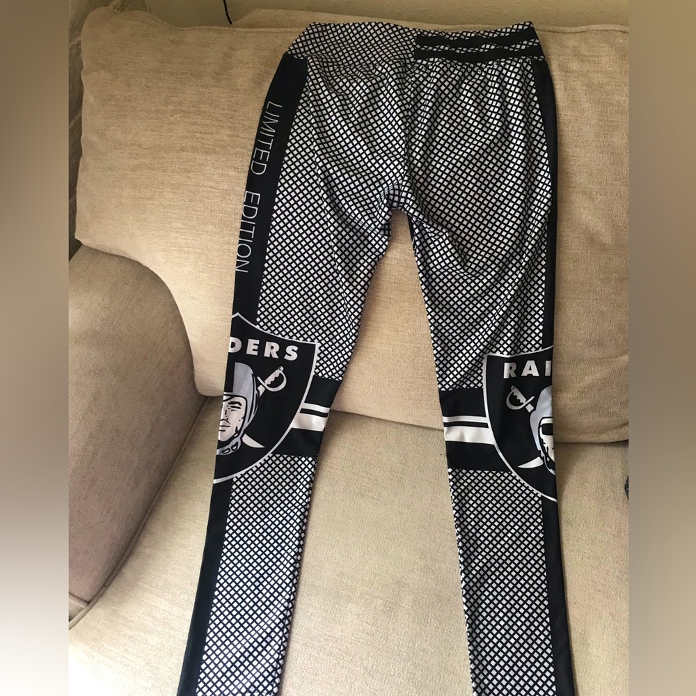 🟤Woman’s Small Raiders Leggings/Pants